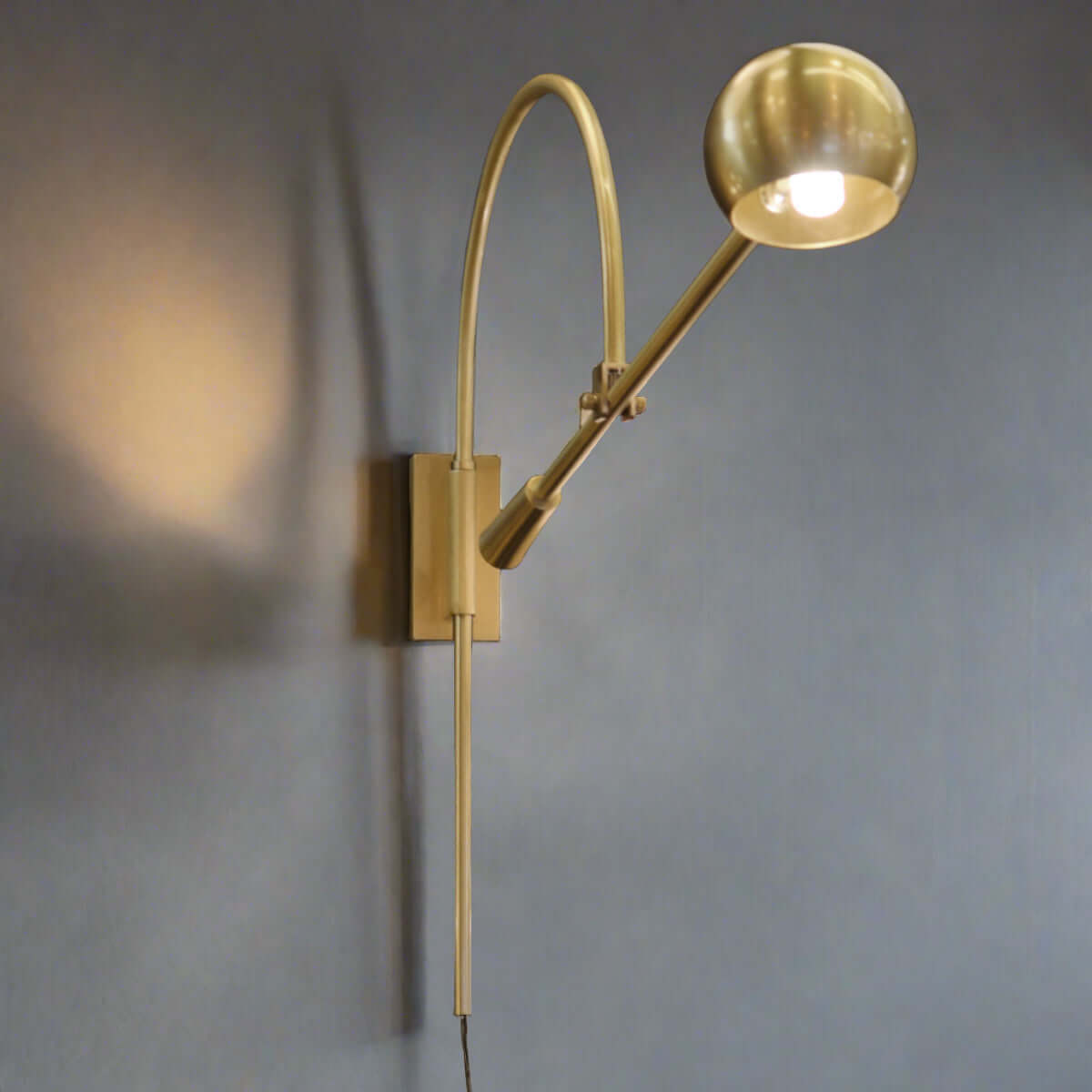 Counterweight Wall Light