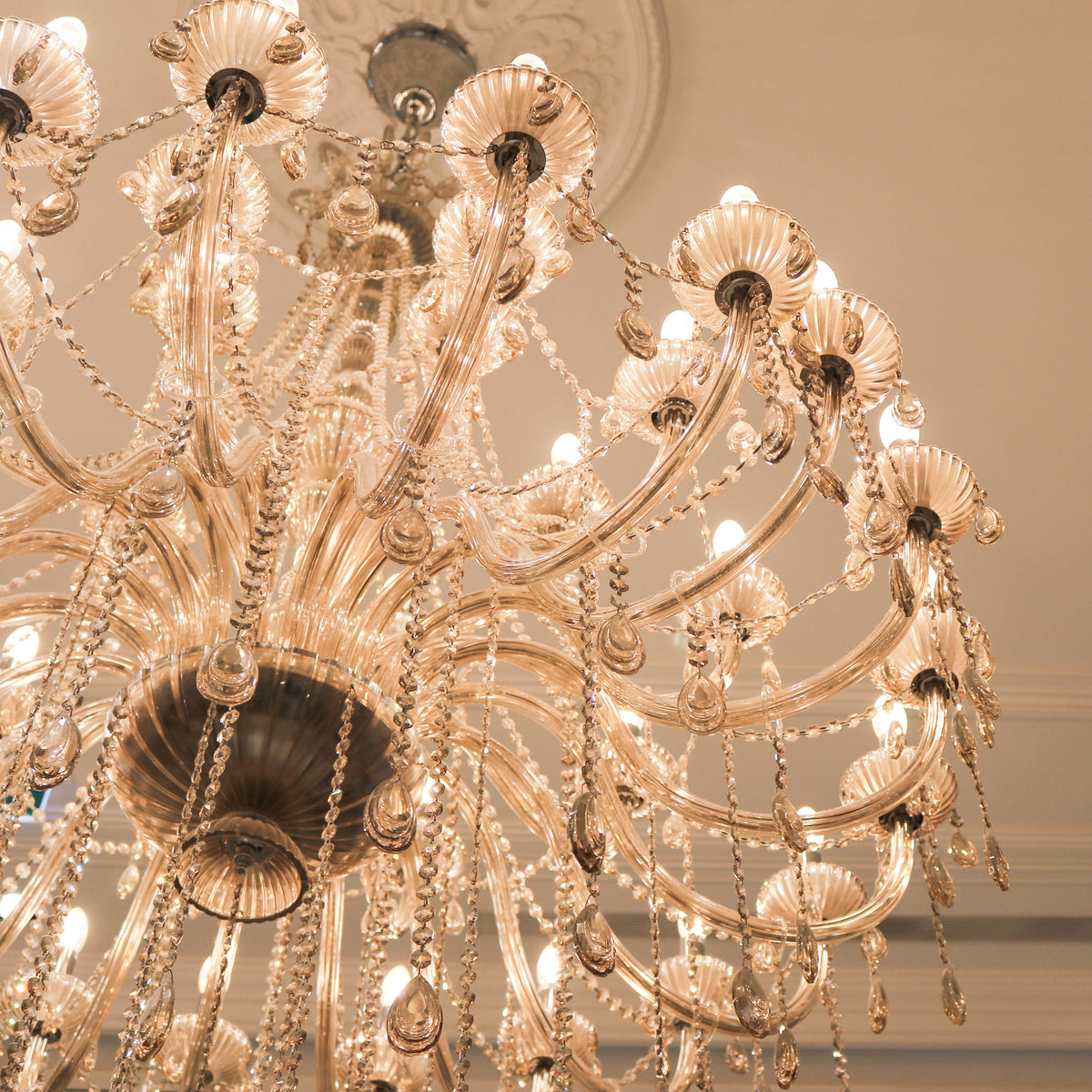 Hera 35 Light Chandelier