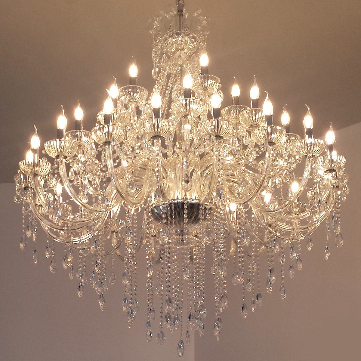 Hera 35 Light Chandelier