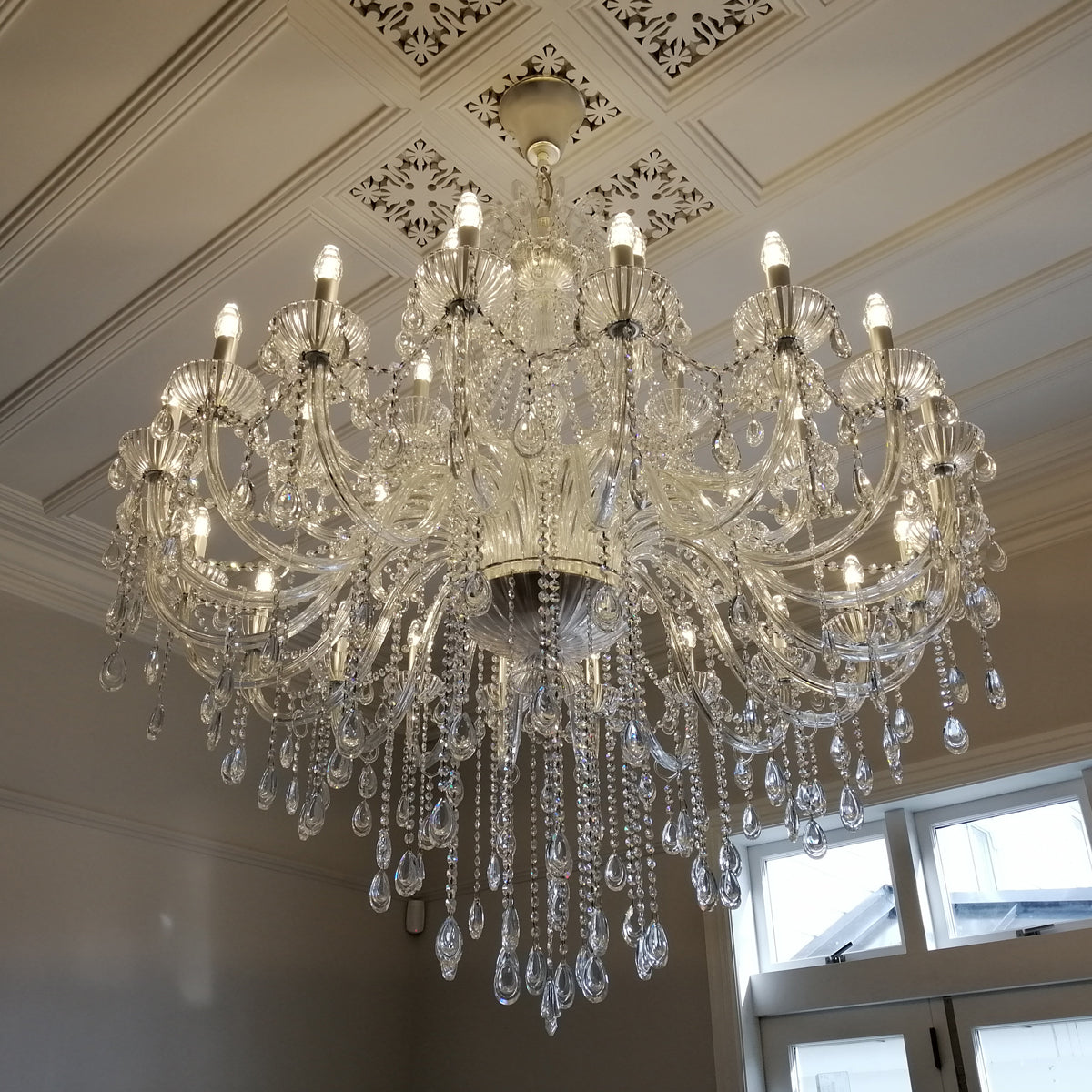 Hera 35 Light Chandelier
