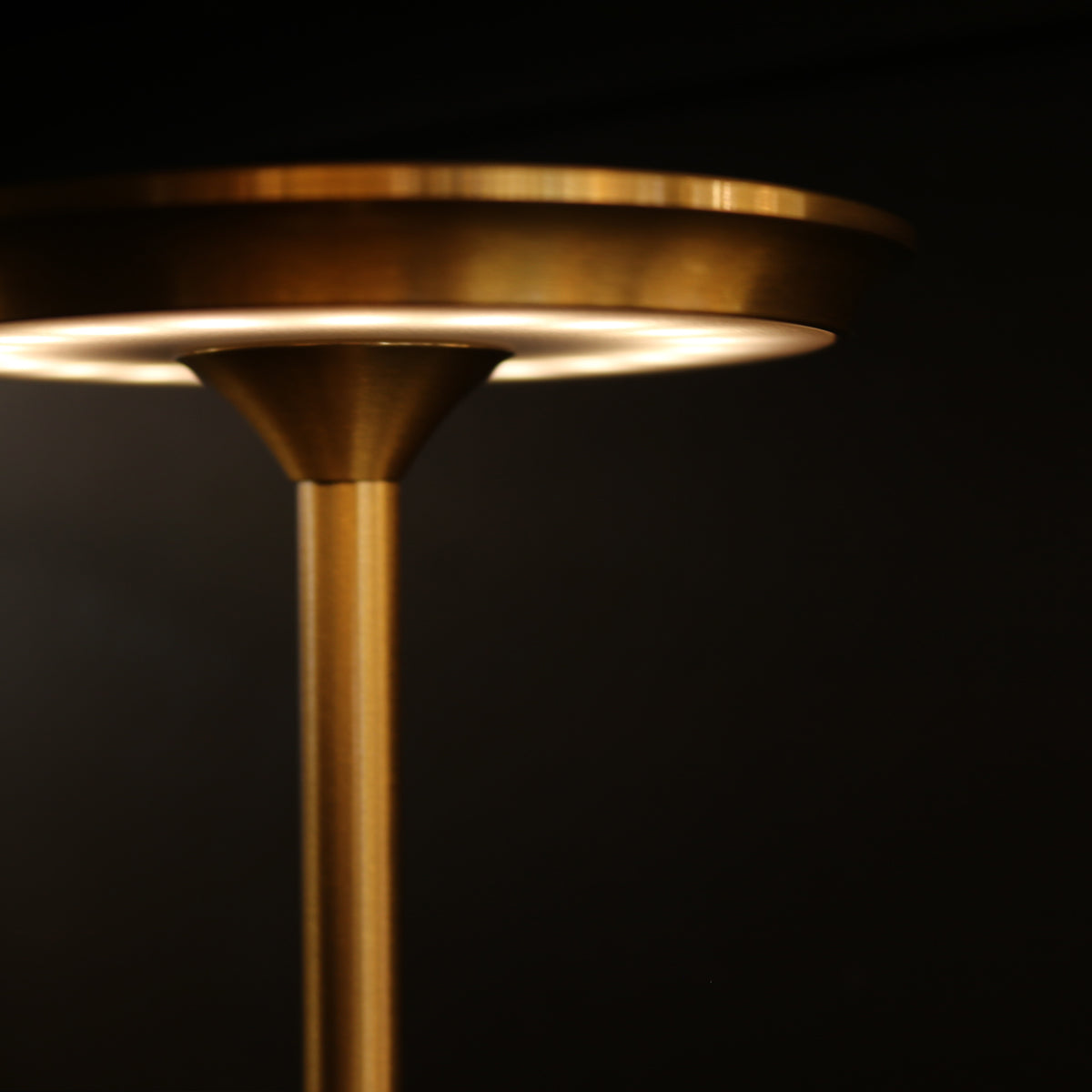 Noro Rechargeable Table Lamp