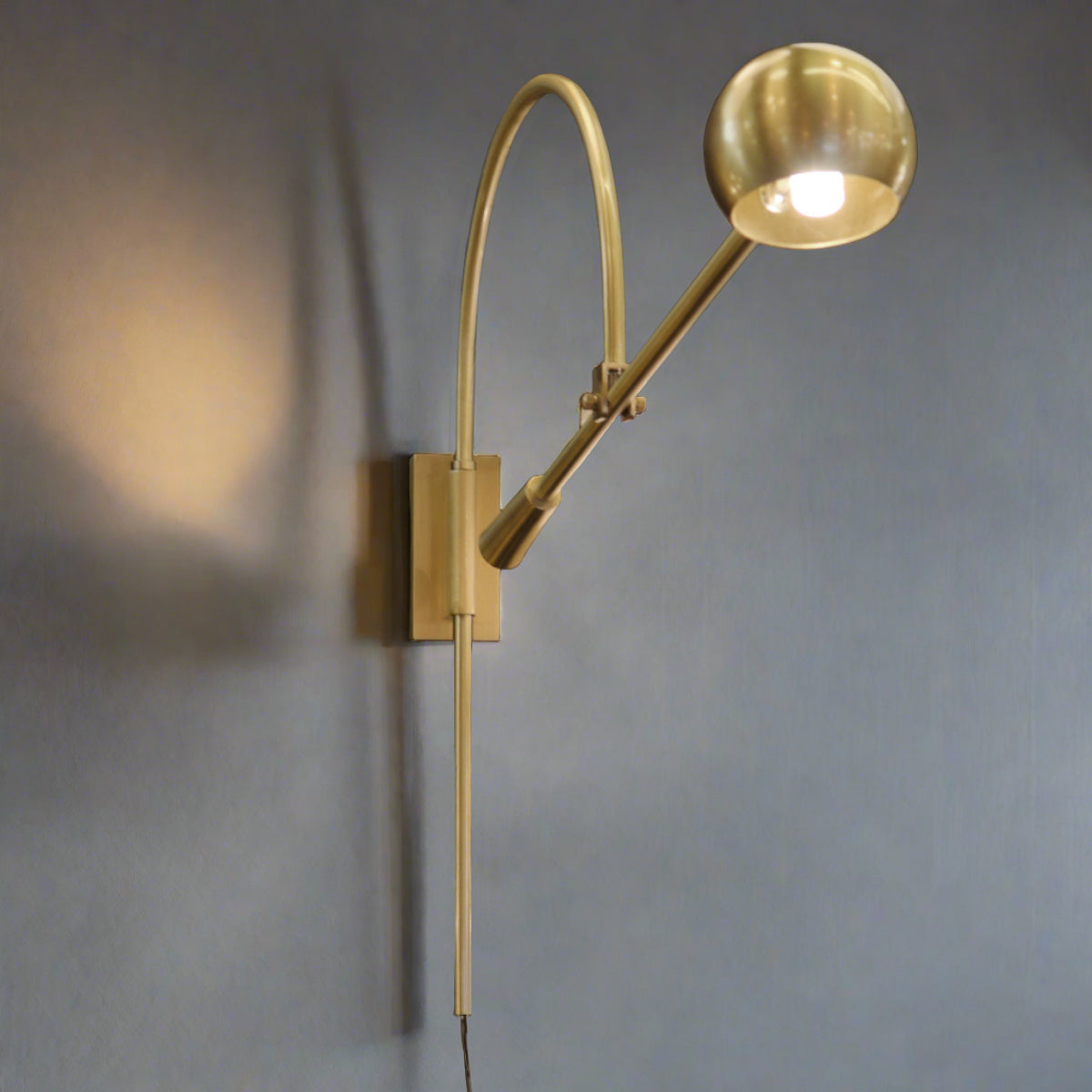 Counterweight Wall Light
