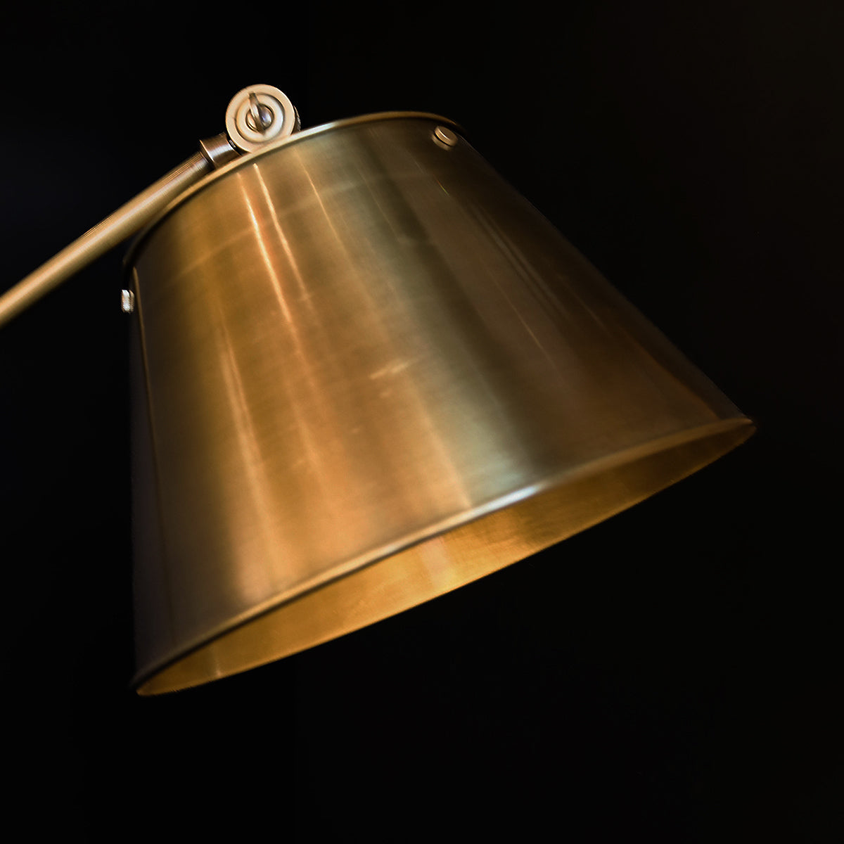 Golda Floor Lamp